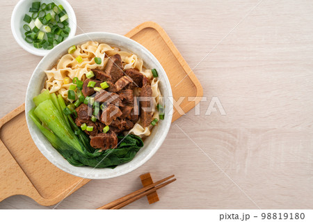 牛肉 ビーフ ヌードル 98819180