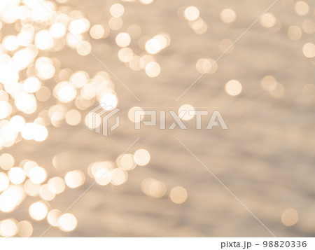 背景素材 水玉模様のリフレクション オレンジ系 背景素材 水玉模様のリフレクション オレンジ系 98820336