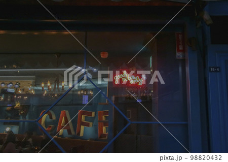 カフェのネオン カフェのネオン 98820432