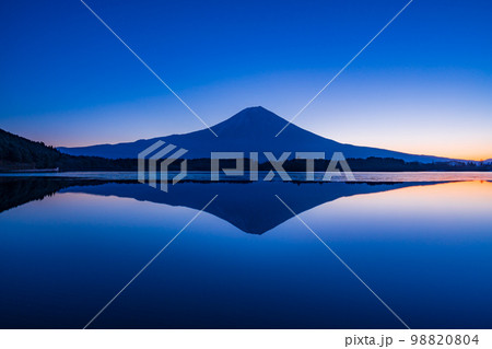 (静岡県)冬の田貫湖・富士山 夜明け前 (静岡県)冬の田貫湖・富士山 夜明け前 98820804