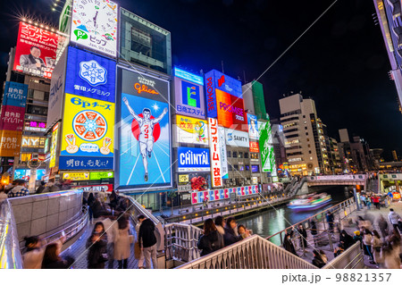 大阪府　道頓堀の夜景・グリコネオン 98821357