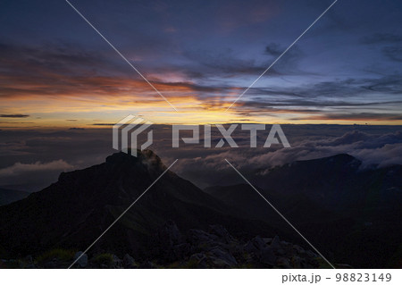 夕暮れの八ヶ岳(赤岳~阿弥陀岳) 夕暮れの八ヶ岳(赤岳~阿弥陀岳) 98823149