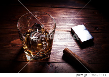 葉巻 ウイスキー 葉巻 ウイスキー 98823844