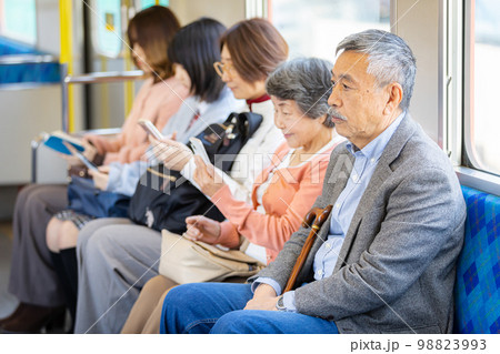 電車 通勤 通学 電車 通勤 通学 98823993