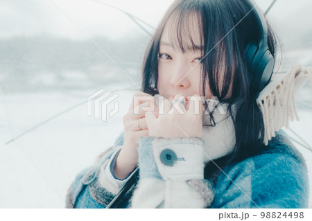 音のない雪と、あなたの声だけ 98824498