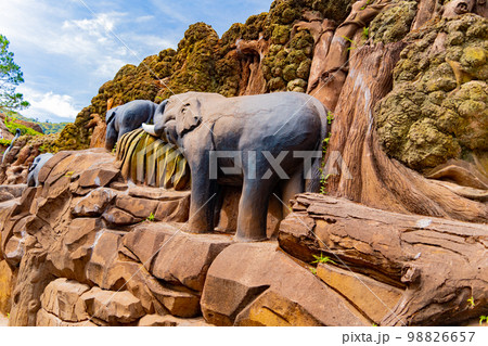 "Sculpture Tunnel" "Sculpture Tunnel" 98826657