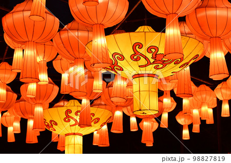 【京都・宇治】黄檗にある萬福寺、ランタンフェスティバルが開催され、彩り美しい素敵なイベントでした。 98827819