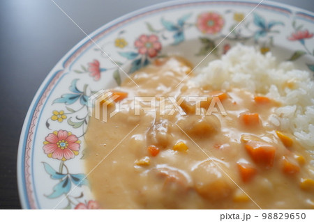 レトルトのホワイトカレー。 レトルトのホワイトカレー。 98829650