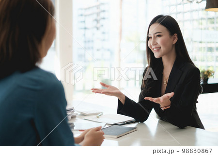 During a job interview, HR managers look for a good new employee. Manager have positive first impression of candidate. 98830867