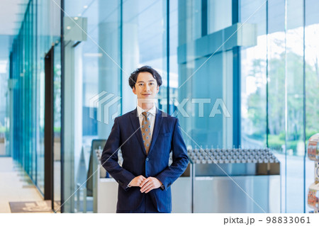 オフィスのビジネスマン 撮影協力「LINK FOREST」 オフィスのビジネスマン 撮影協力「LINK FOREST」 98833061