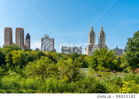 Skyline panorama with Eldorado building and reservoir with boats in Central Park in midtown Manhattan in New York City 98833182