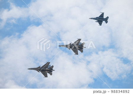 インド空軍スホーイSu-30MKI&航空自衛隊F-2A 98834892