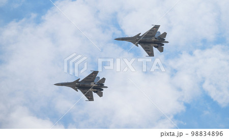 インド空軍スホーイSu-30MKI編隊 インド空軍スホーイSu-30MKI編隊 98834896