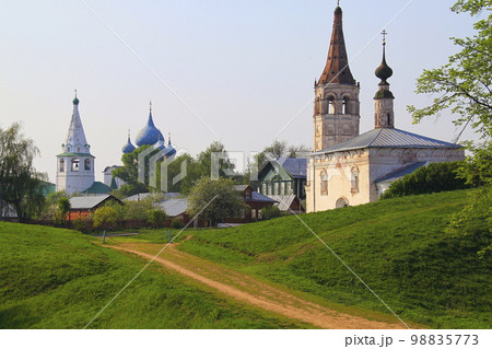 Suzdal village in Golden Ring of Russia, idyllic landscape 98835773