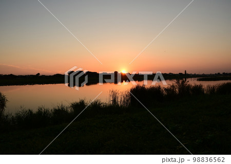 田舎の夕焼け 沼地 田舎の夕焼け 沼地 98836562