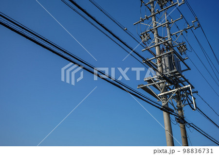 電線と電柱 98836731