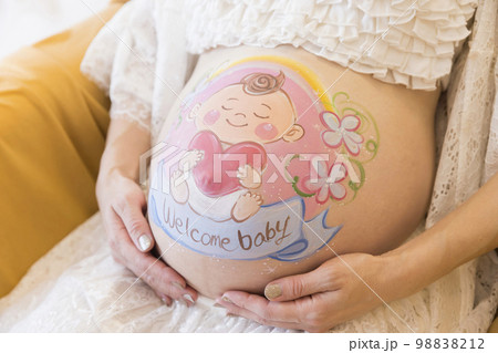 ベリーペイントをした妊婦お腹 マタニティーペイント ベリーペイントをした妊婦お腹 マタニティーペイント 98838212