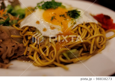 四天王の横手焼きそば（秋田県横手市）トロリ 98838273