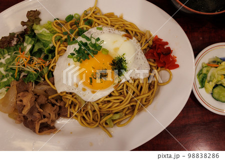 B級グルメ横手焼きそば（秋田県横手市）上構図 98838286