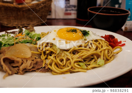 横手焼きそば(秋田県横手市)横構図 横手焼きそば(秋田県横手市)横構図 98838291