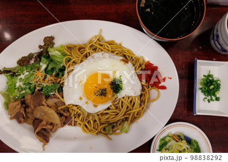 横手焼きそば（秋田県横手市）上構図 98838292