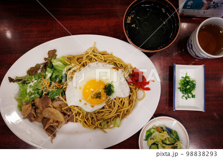 横手焼きそば（秋田県横手市）上構図 98838293