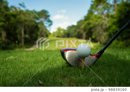 Golf balls on the golf course with golf clubs ready for golf in the first short. In the morning, with the beautiful sunlight. 98839160