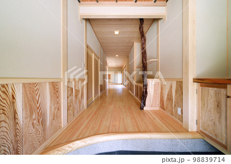 和風建築の玄関 日本建築の玄関 和風建築の玄関 日本建築の玄関 98839714