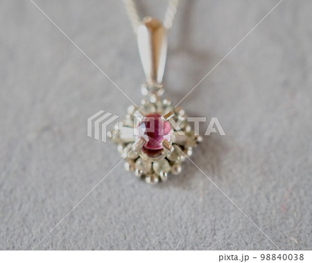 ルビーのネックレス　宝石イメージ 98840038