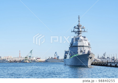 停泊するあさひ型護衛艦「しらぬい」 98840255