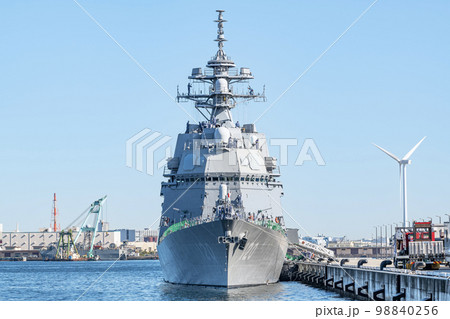 停泊するあさひ型護衛艦「しらぬい」 98840256