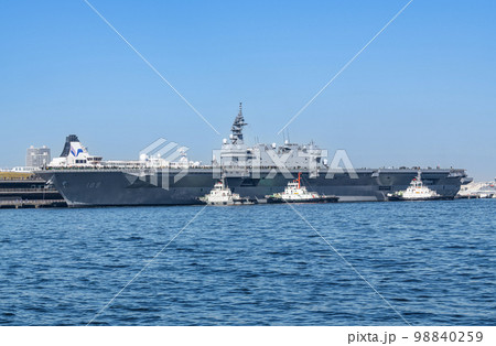 海上自衛隊の大型護衛艦ヘリ空母「いずも」 98840259