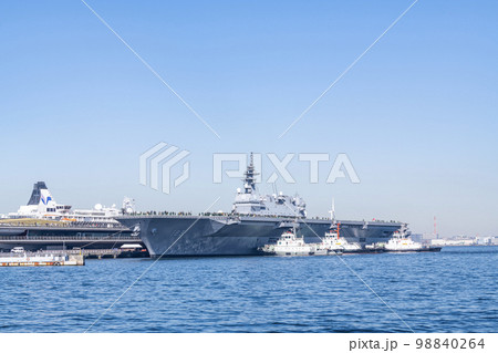 海上自衛隊の大型護衛艦ヘリ空母「いずも」 98840264