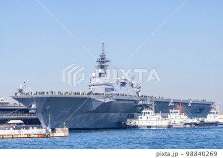 海上自衛隊の大型護衛艦ヘリ空母「いずも」 98840269