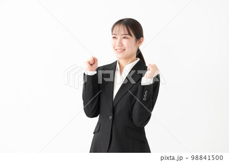 ビジネス 女性 スーツ ガッツポーズ ビジネス 女性 スーツ ガッツポーズ 98841500