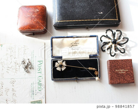 アンティークのジュエリーケース・ジュエリーボックス　ディスプレイ 98841857