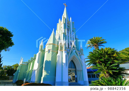 【長崎県】晴天の平戸ザビエル記念教会 98842356