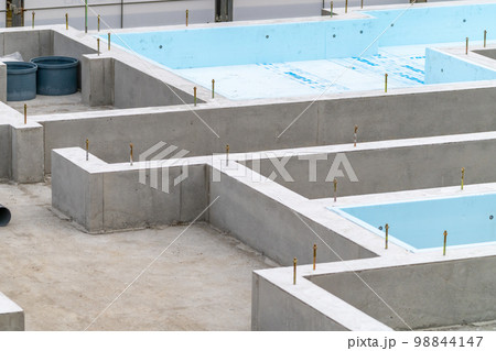 建築現場　基礎工事　布基礎　木造　断熱工事 98844147