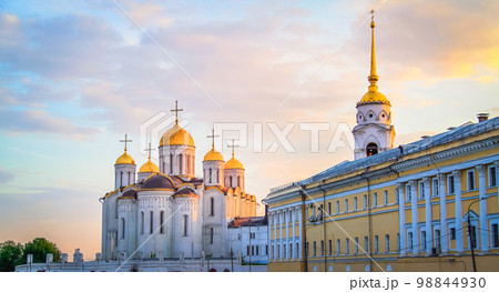 Vladimir old town in Golden Ring of Russia at sunset, idyllic landscape 98844930