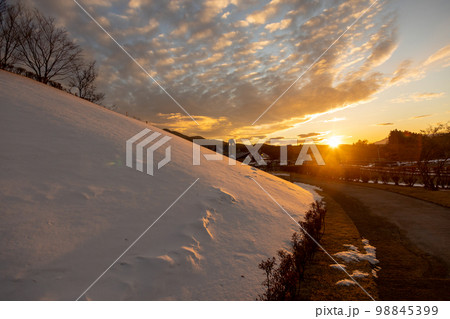 道の駅中山盆地の夕焼け 群馬県 道の駅中山盆地の夕焼け 群馬県 98845399