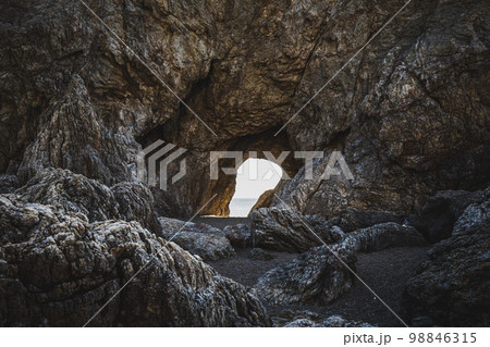 田原市　日出の石門（岸の石門） 98846315