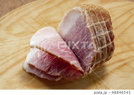 新鮮で美味しいハム、ベーコン 新鮮で美味しいハム、ベーコン 98846543
