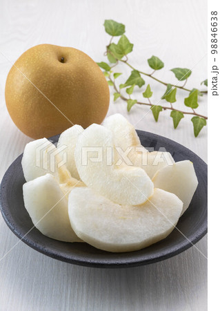 新鮮で美味しい梨 98846638