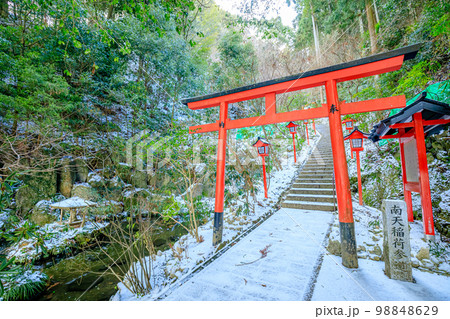 冬の積雪した南蔵院　福岡県篠栗町 98848629