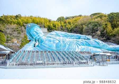 冬の積雪した南蔵院　涅槃像　福岡県篠栗町 98848632