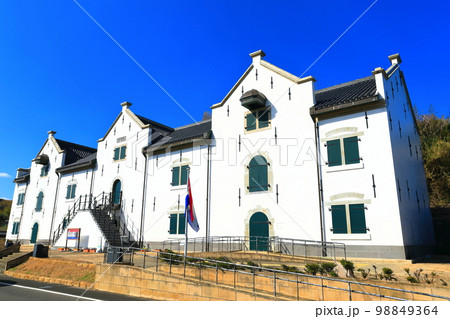 【長崎県】晴天の平戸オランダ商館 98849364