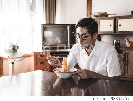 懐かしい感じのイメージ（Image photo） 98850257