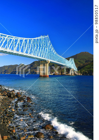 【長崎県】晴天の生月大橋(辰ノ瀬戸) 【長崎県】晴天の生月大橋(辰ノ瀬戸) 98850517