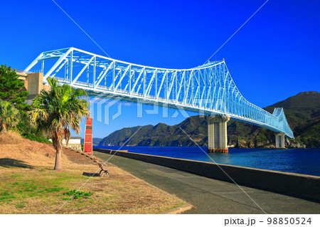 【長崎県】晴天の生月大橋（辰ノ瀬戸） 98850524