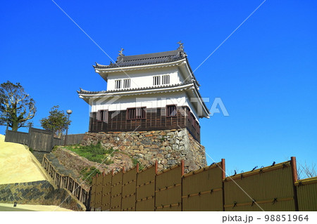 【長崎県】晴天下の平戸城跡(見奏櫓) 【長崎県】晴天下の平戸城跡(見奏櫓) 98851964